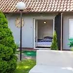 Nad Jeziorem Dobskim - 5 *